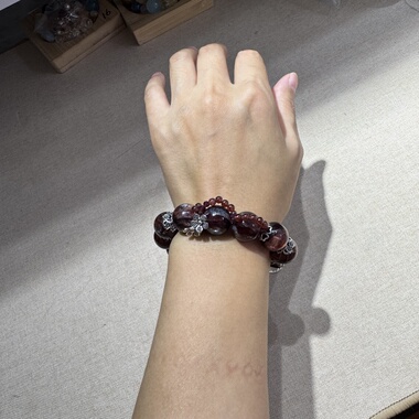 原创极品电光巴西牛血红胶花15.3mm石榴石美容滋养补火【H145】