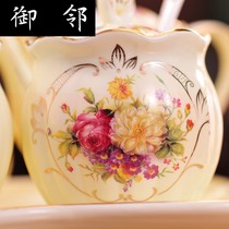 Creative seasoning jar suit of ceramic seasoning case can be made