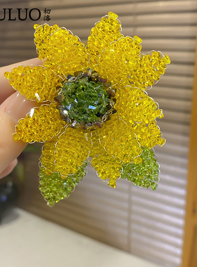 CL437水晶太阳花胸针轻奢高级感胸花别针配饰精致花朵装饰品饰品