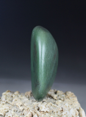 籽料新疆天然原石把件菠菜绿碧玉