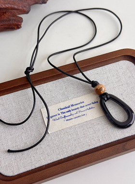 极简风黑色椭圆缕空树脂吊坠项链