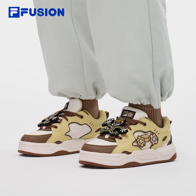 FILA FUSION | Mr Doodle联名斐乐潮牌板鞋2025年冬季新款休闲鞋 FILA FUSION | Mr Doodle联名斐乐潮牌板鞋2025年冬季新款休闲鞋