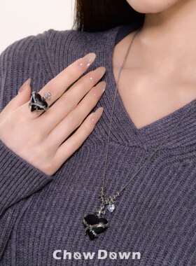 黑檀木荆棘桃心开口戒指