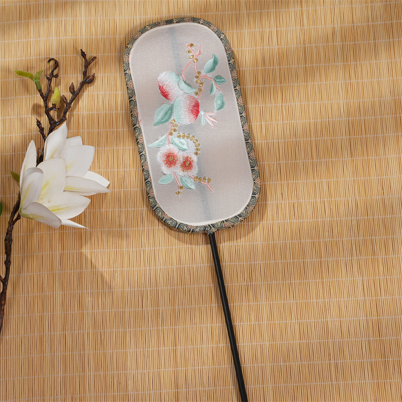 古风刺绣团扇便面长方形冬瓜扇子旗袍中国风儿童舞蹈扇长柄绣花扇 - 图3