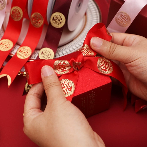 Красное одеяло, лента, упаковка, подарочная коробка, браслет из красной нити, подарок на день рождения