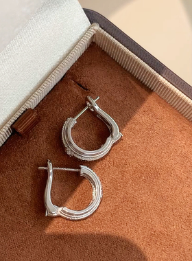 时来运转褶皱拉丝耳环通体925纯银耳扣百搭简约单钻耳钉不过敏