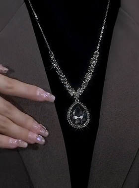 秋冬简约黑色水滴毛衣链项链女