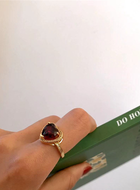 红宝石镶钻欧美风心形镀金金戒指