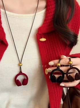 红色植绒耳机吊坠项链女秋冬新款独特设计长款毛衣链高级感配饰品