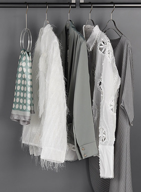 现代轻奢样板房衣帽间摆件简约样板间展厅衣柜饰品银色满钻包项链