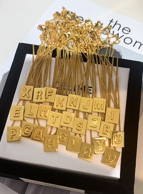 26字母金色小方块牌字母吊坠项链