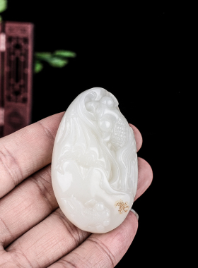 玉石匠新疆和田玉鱼手把件 带皮羊脂白玉鱼挂件 连年有余手玩件