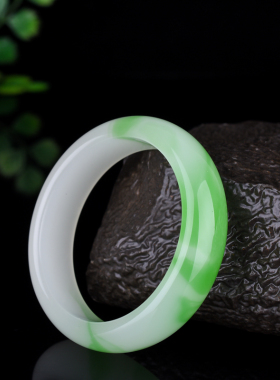 玉石匠和田玉青花冰种浅绿少女旺夫玉手镯 女款半绿飘花白绿镯子