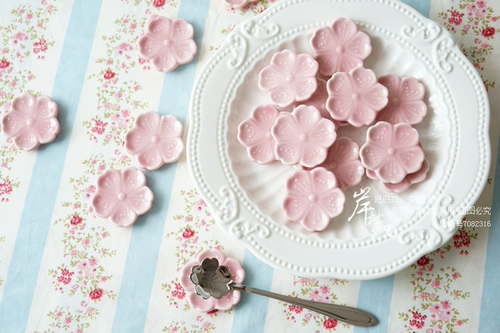 Керамическая розовая девочка Сердце маленький объект Ins в японском стиле Экспорт японской рамки палочки для палочки и вишнево -палочки для палочки