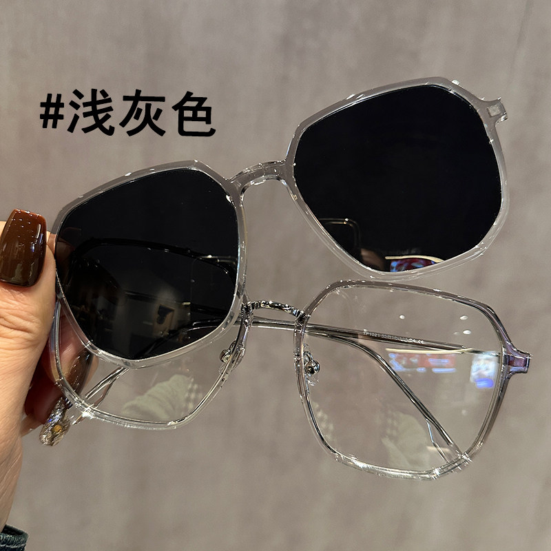 Magnetic clip light field polarized sunglasses