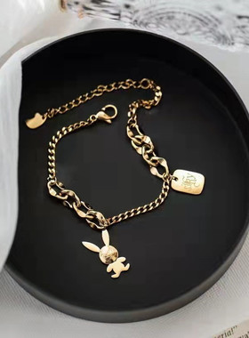 钛钢不褪色闺蜜同款手链可爱小兔子吊坠手环饰品女时尚手串手镯
