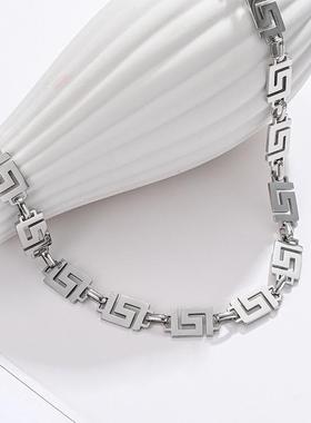 潮日韩回形字母钛钢项链2026年新款潮百搭毛衣链女嘻哈风配饰