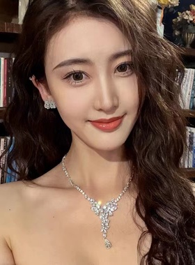 莫桑石满钻水滴蝴蝶项链