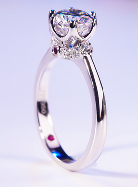 莫桑石花围红宝石戒指