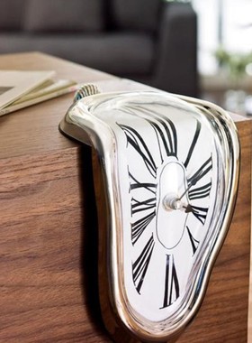 塑料时钟欧美风创意桌面扭曲摆件