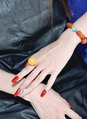 承李李原创设计风鸡油黄蜜蜡戒指