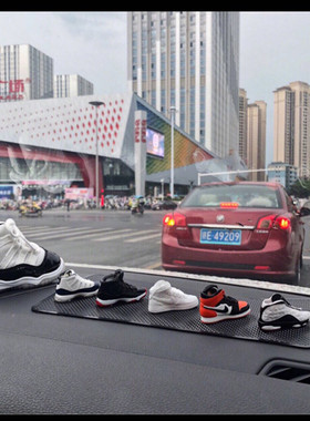 迷你aj钥匙扣立体蓝球鞋背包挂件可爱小鞋模书包挂饰创意生日礼物