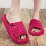 Новые волосатые христаллические бархатные дно -тапочки соединяют мужские и женские домашние домашние хозяйственные домохозяйства в тихом этаже весны, и осень и зима можно вымыть