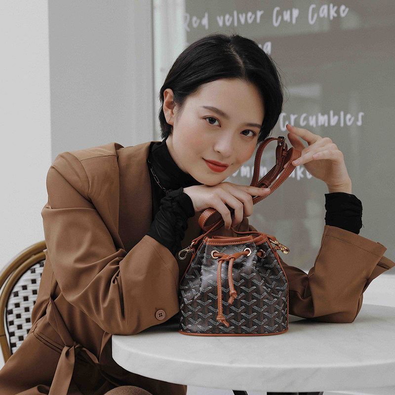 韩国东大门emo狗牙2020新款水桶包 昕悦女士包袋