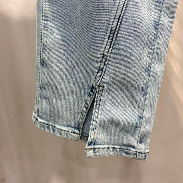 The label has been removed - the brand removed the stretch spring and autumn casual micro-flare denim trousers