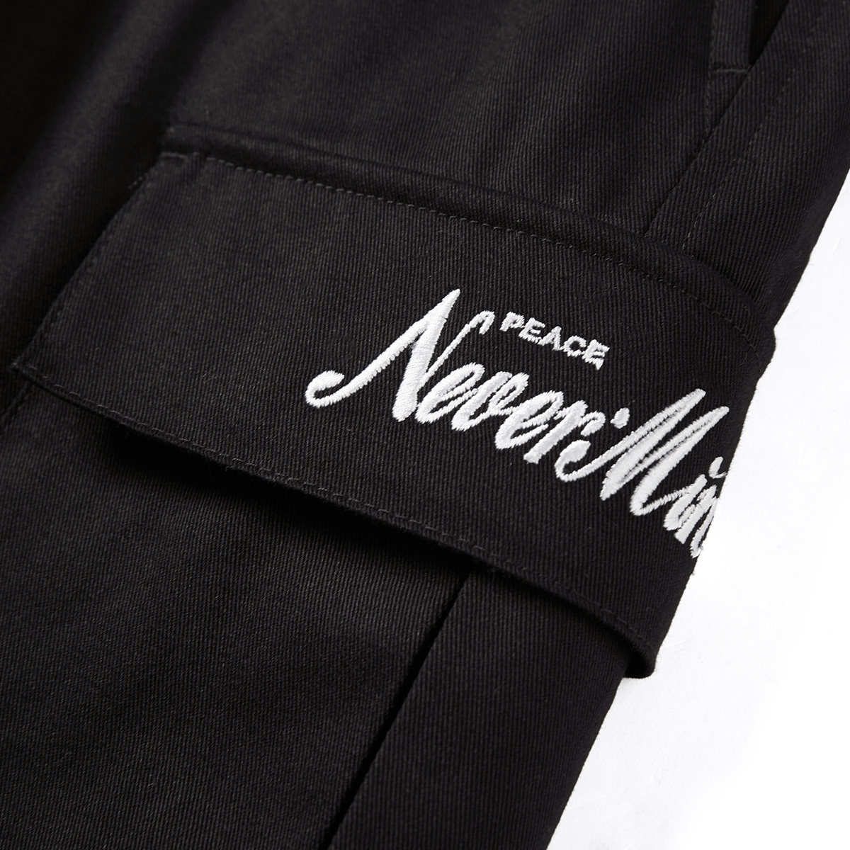  太平鸟男装outlets店休闲裤