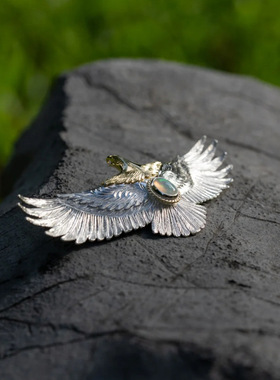 霸气雄鹰展翅天然欧珀石吊坠个性双色挂坠时尚高级复古潮流挂饰品