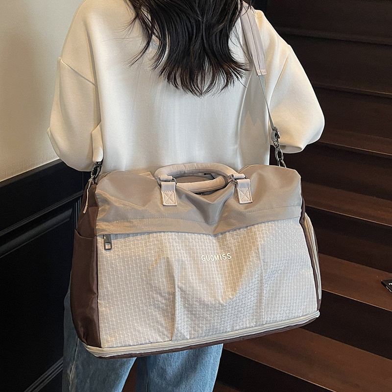 Expandable large-capacity short-distance travel bag High-profile sports and fitness storage bag Fashionable lightweight commuter handbag