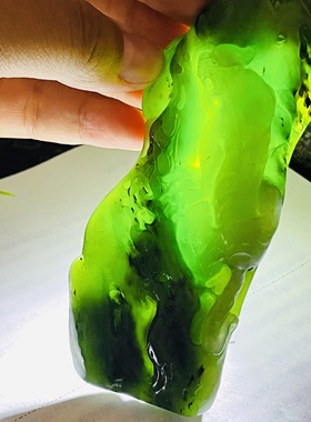 纯天然和田玉碧玉上山虎手把件七号坑俄碧料白加绿纯手工俏色雕刻