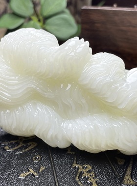 新疆和田玉羊脂白玉把件旺财纯手工雕刻籽料摆件精品黄皮白肉天然