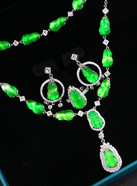 缅甸翠玉阳绿冰镶嵌四件套吊坠戒指老坑冰种满绿色女款式一套