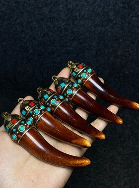 古玩旧藏大清乾隆御制漆器收藏盒内藏尼泊尔回流挂件一套