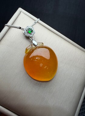 翡翠缅甸高冰种黄翡桃子挂件雕刻精致透水时尚招财送礼爆款