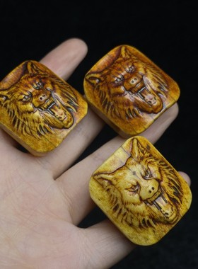 古玩旧藏大清乾隆年制刺绣收藏盒内珍藏牛骨兽头戒指和仿珊瑚手串