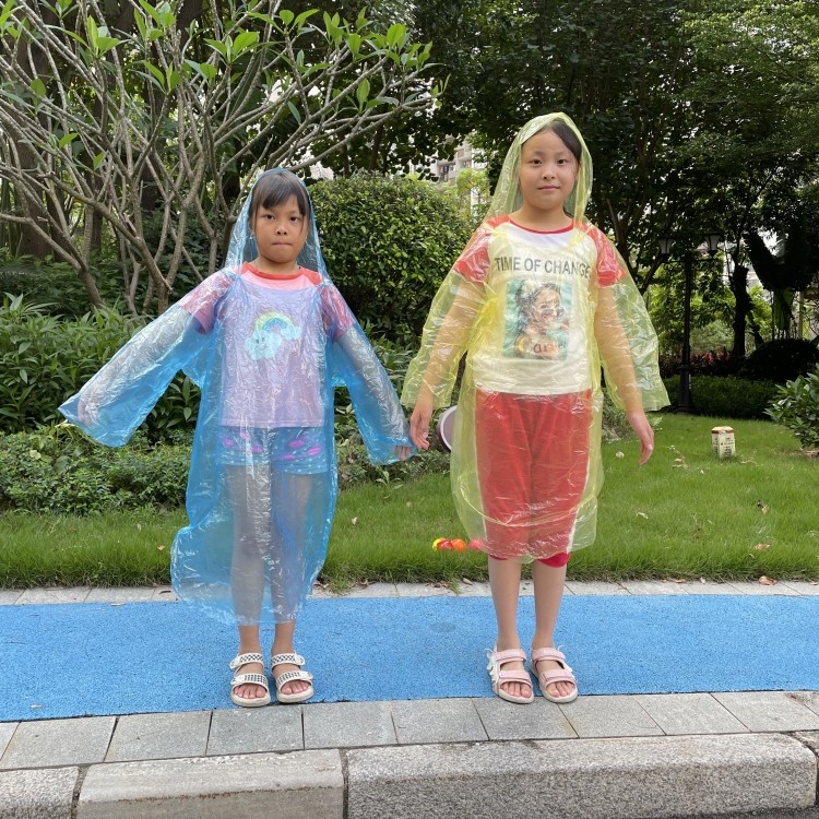 2个装 旅行便携式一次性雨衣球成人儿童学生雨衣户外旅行应急雨披,淘宝优惠券,粉丝福利购,淘宝优惠卷