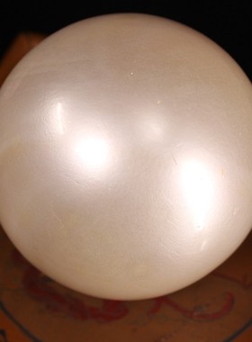 珍藏收宫廷御用贡品珍贵白色10公分东珠   老漆器盒一个