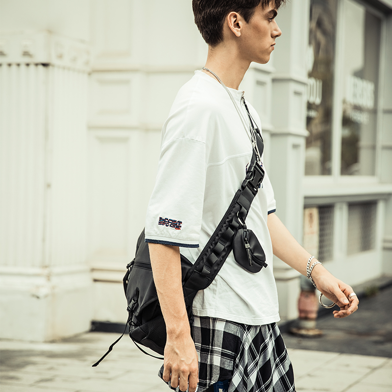 男士潮牌机能日系大容量女运动包包 灵扣箱包男士包袋