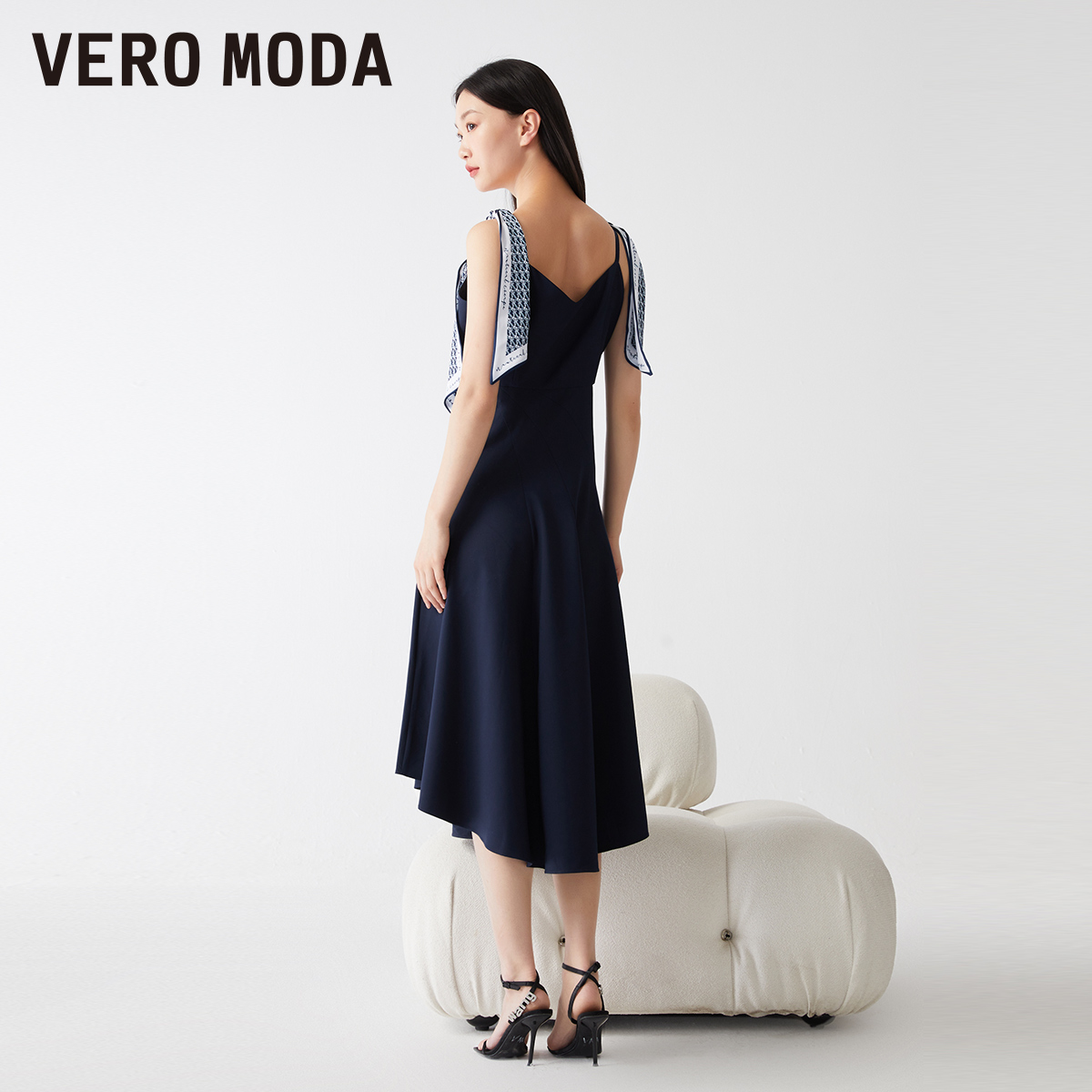 Vero Moda连衣裙2023秋冬新款纯色长裙A字吊带收腰气质通勤