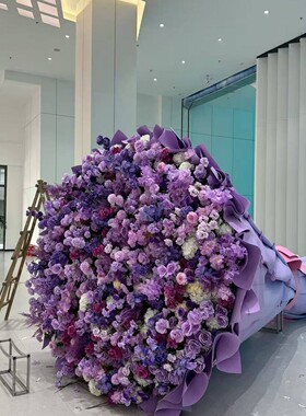 情人节网红巨型仿真花束打卡