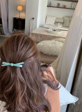 ChicBowHairlipsPnAce