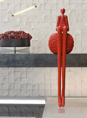 展厅人形酒店大堂艺术馆迎宾抽象积木条纹长腿美女玻璃钢落地装饰