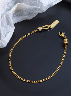 韩系镶嵌锆石刻字方牌吊坠手链复古风极简设计手饰品钛钢镀18K金