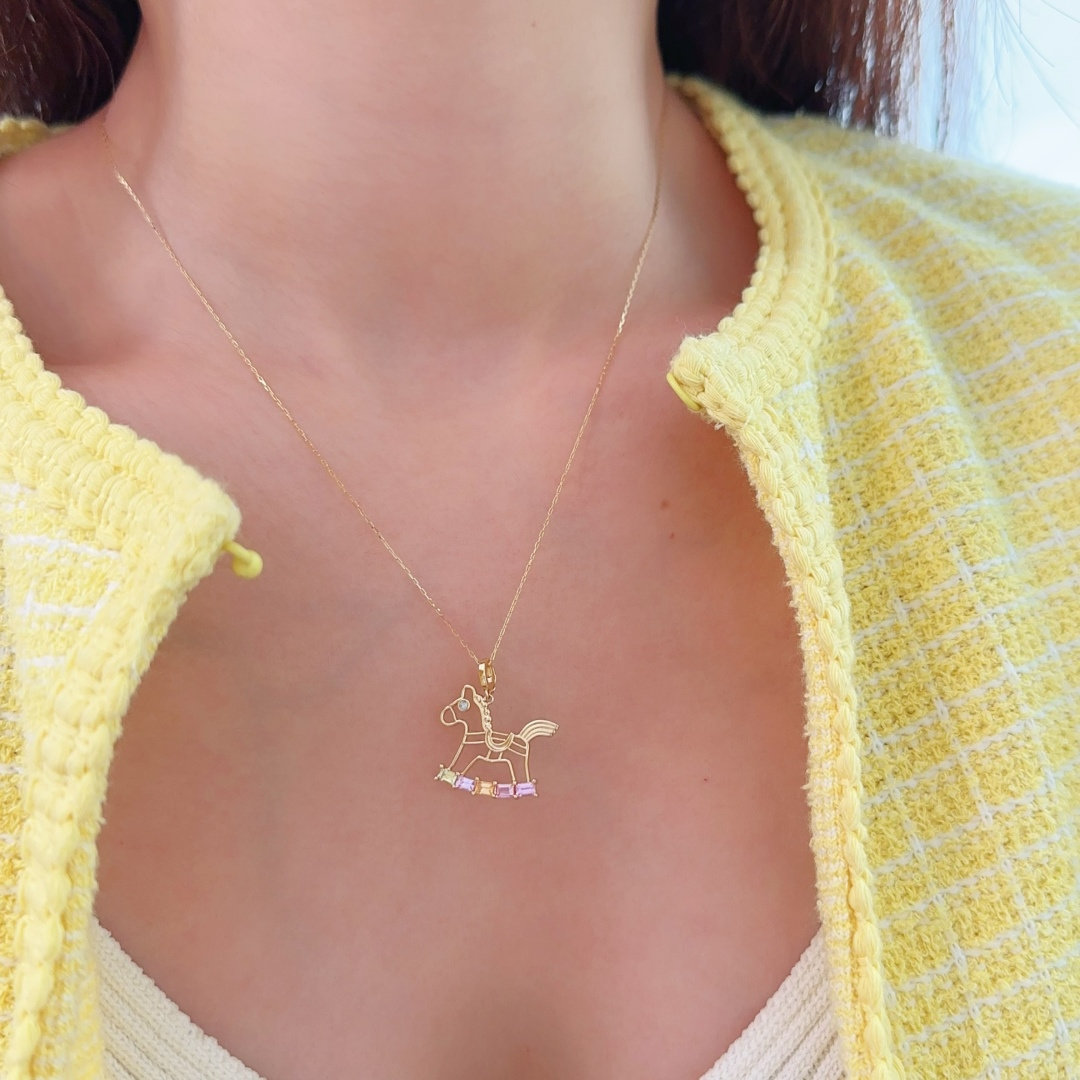 宝创集18K金镶嵌约0.99克拉天然彩色蓝宝石木马吊坠生日礼物吊坠,淘宝优惠券,粉丝福利购,淘宝优惠卷