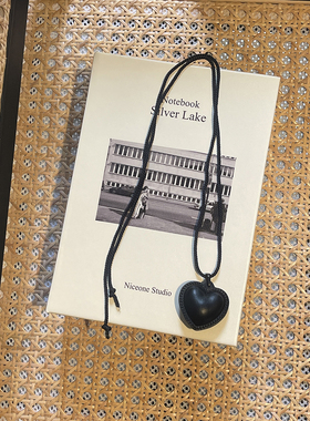 超火黑色爱心chic系绳毛衣链