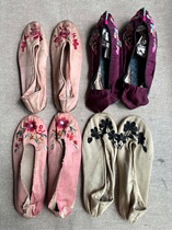 Antique ancient playing collection miscellaneous Qing Dynasty embroidered shoes silk satin folk collection nostalgic cow leather sole