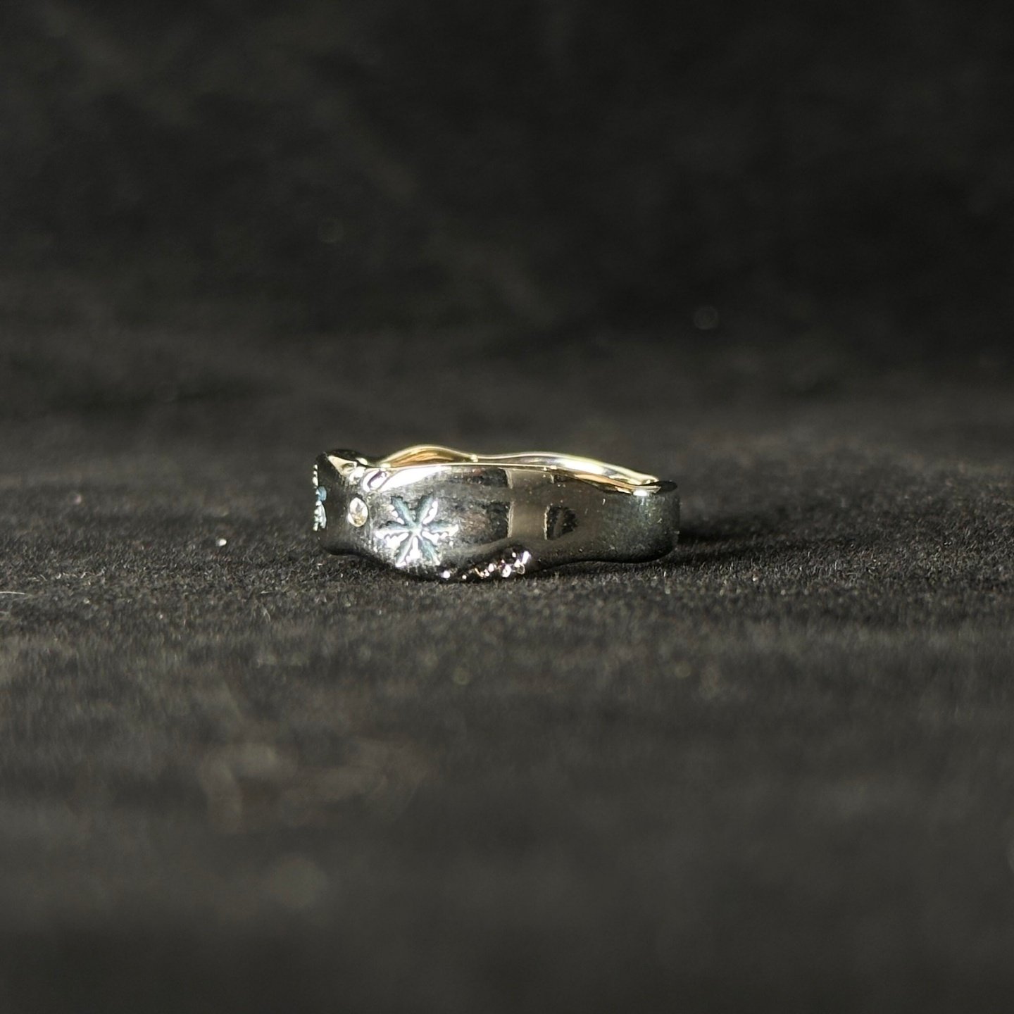 Retro sweet snowflake drop glaze ring is cool and luxurious